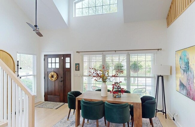 Photo - 2207 Periwinkle Ln