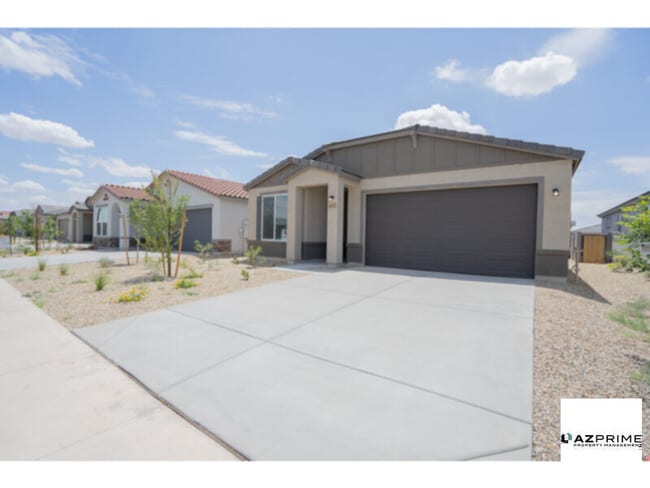 Exceptional 4/3 Surprise Home with Modern ... - Exceptional 4/3 Surprise Home with Modern ...