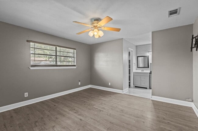 Photo - 5116 Canadian Ave