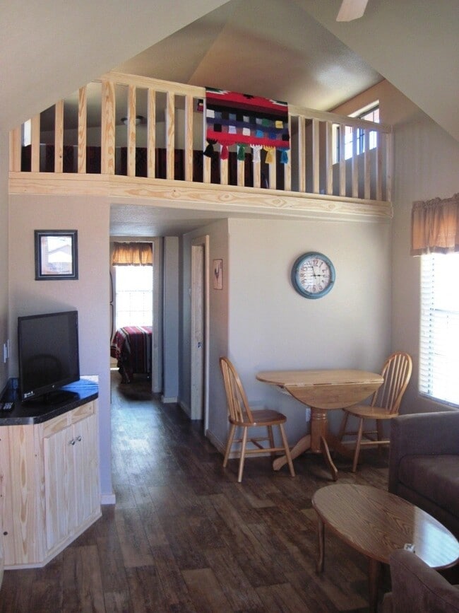 Photo - 407 N Peach St