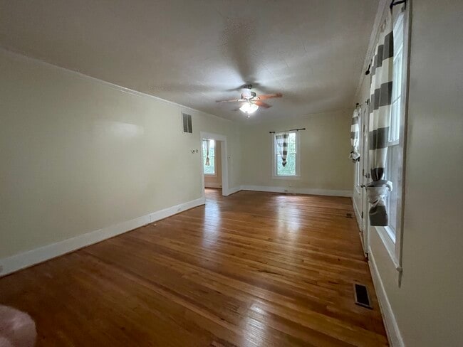 Photo - 421 Duke St SW