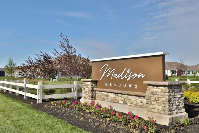 Building Photo - 738 Maria Dr