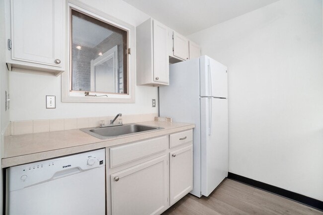 Photo - Spacious 2BR/1BA Condo in Central Fort Collins – Available Now!