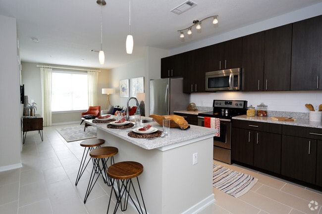 1BR, 1BA - 701 SF