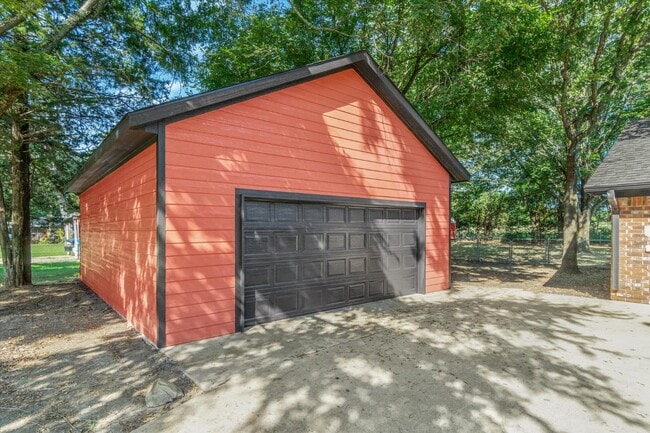 Photo - 910 Willow Dr