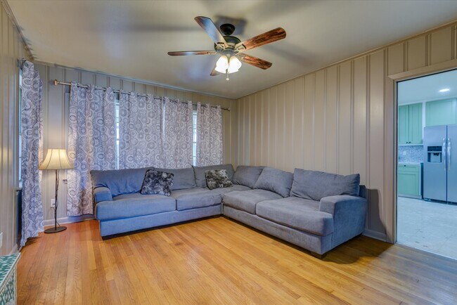 DEN - 5611 Milart St