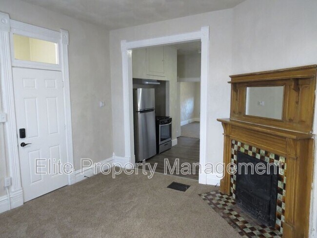 713 W 10th St Unit 1