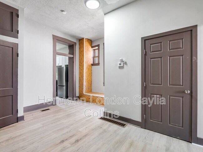 Photo - 214-216 W Steins St