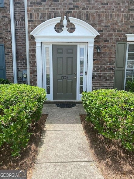 Building Photo - 2858 Parkway Close