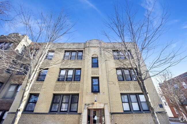 Building Photo - 3501 N Racine Ave Unit 1 Rental