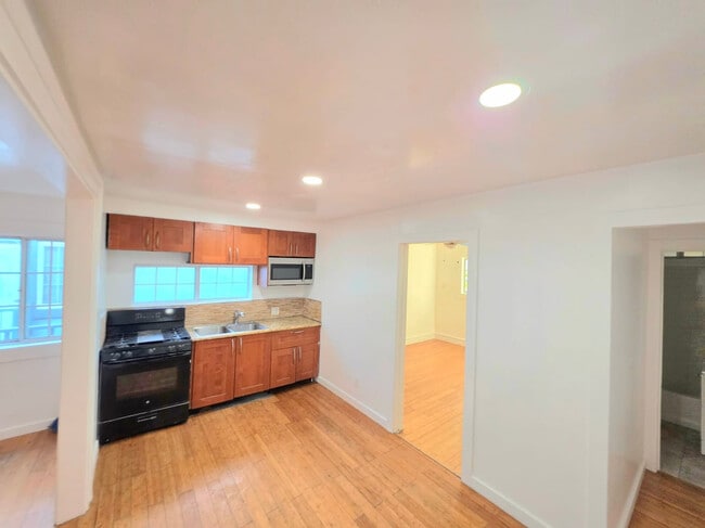 Photo - 1361 W Vernon Ave Unit 1