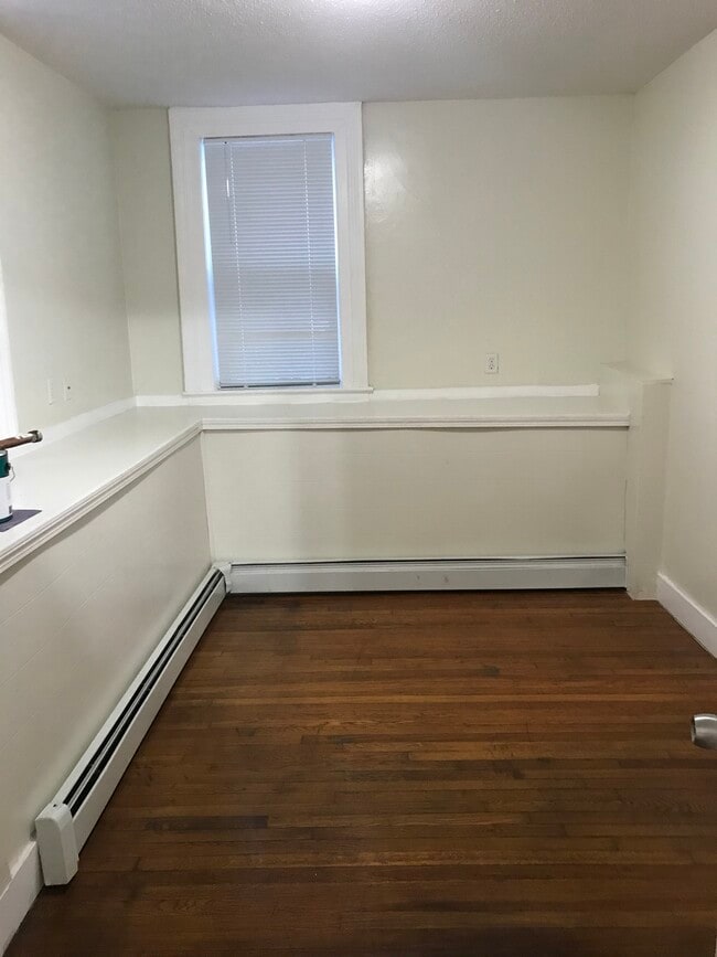 Building Photo - 33 White St Unit 33 B