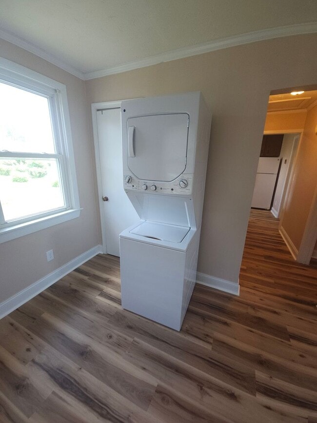 Photo - Newly Remodeled Cottage near downtown, walk to Kardinal Hall, Sticks & Health Food Store!