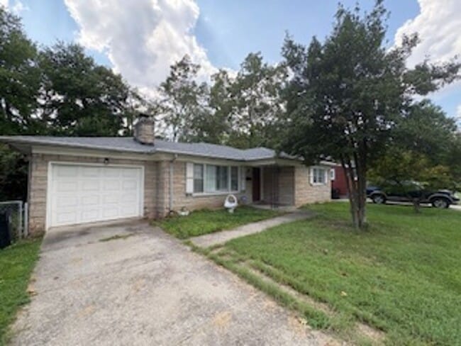 Building Photo - 2 Bedroom 1 Bathroom Home Available Soon