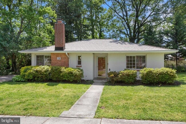 Building Photo - 710 N Buchanan St