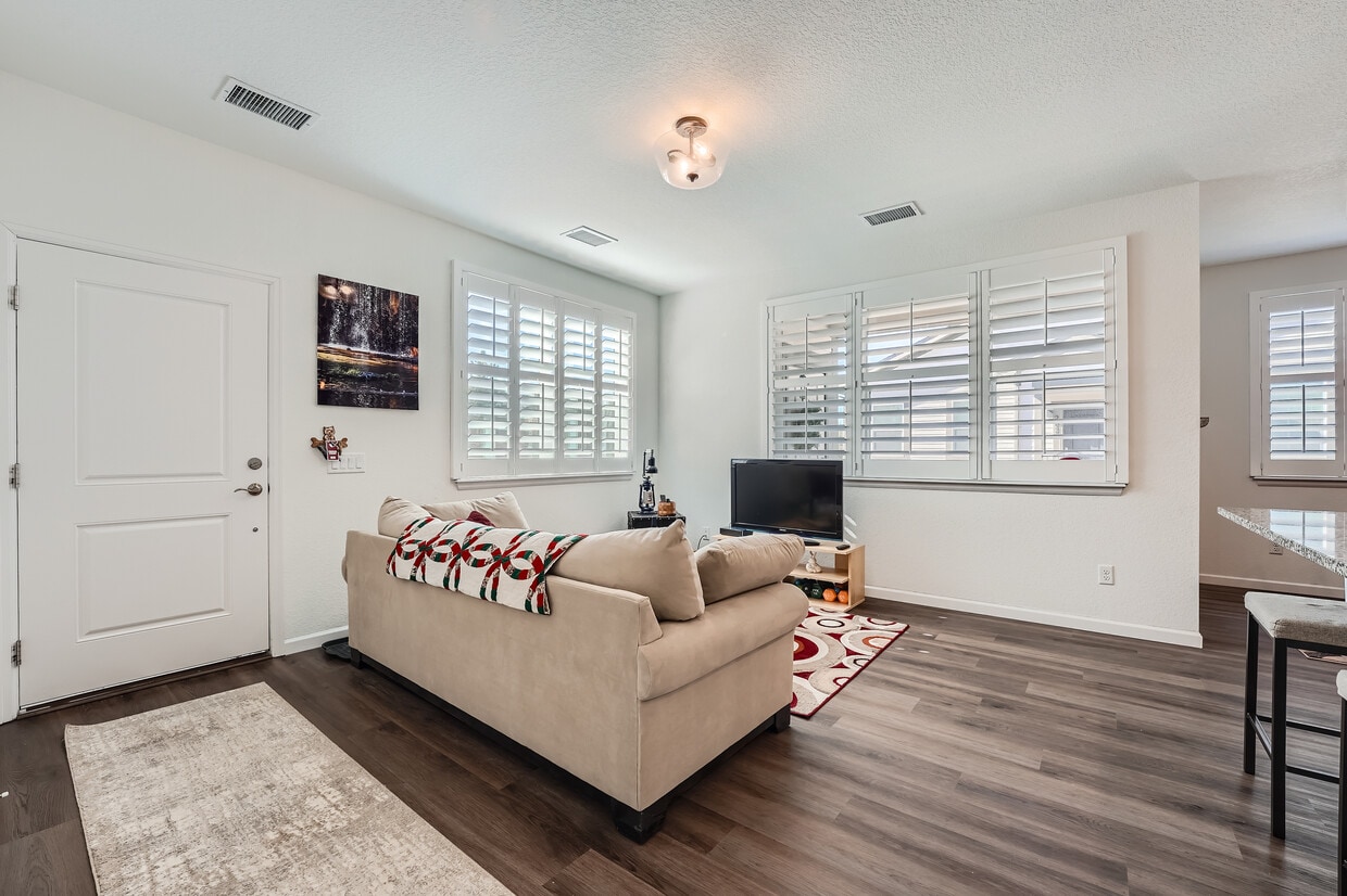 Light and Bright Living Room - 4526 Copeland Cir (Highlands Ranch, CO)