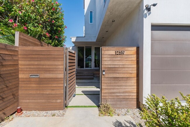 Photo - Silicon Beach Sanctuary: A Custom Architec...