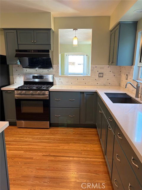 Photo - 559 W 39th St