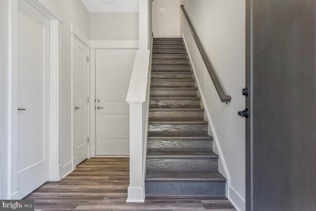 Photo - 1003 Sycamore Dr SE