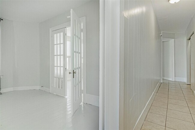 Photo - 2121 Avenue K