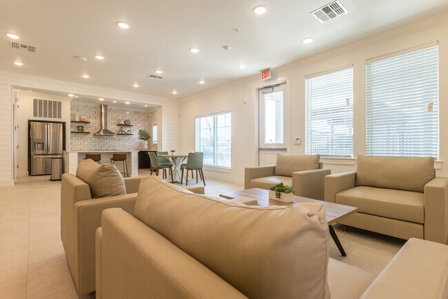 Photo - 6002 Greenwood Dr Unit #6002