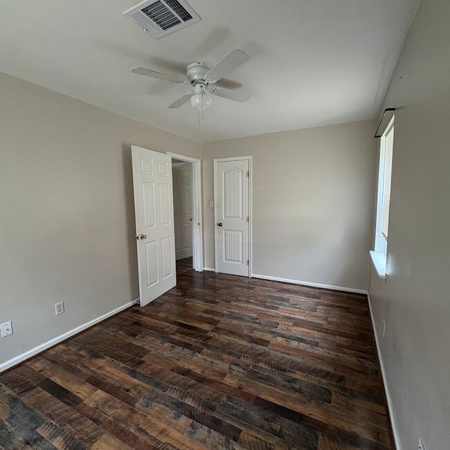 Photo - 1301 Stadium Dr