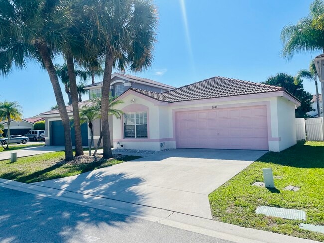 Building Photo - 7093 Middlebury Dr