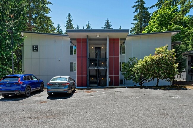 Building Photo - Large 2 Bedroom Condo in Bellevue - Near M... Unit C301