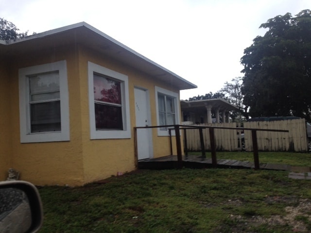Building Photo - 1611 NW 7th Ct