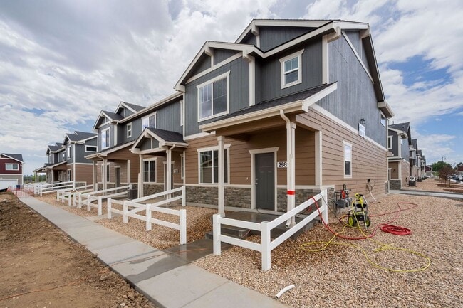 Photo - 3 bed/2.5 bath townhome w/attached 2-car garage