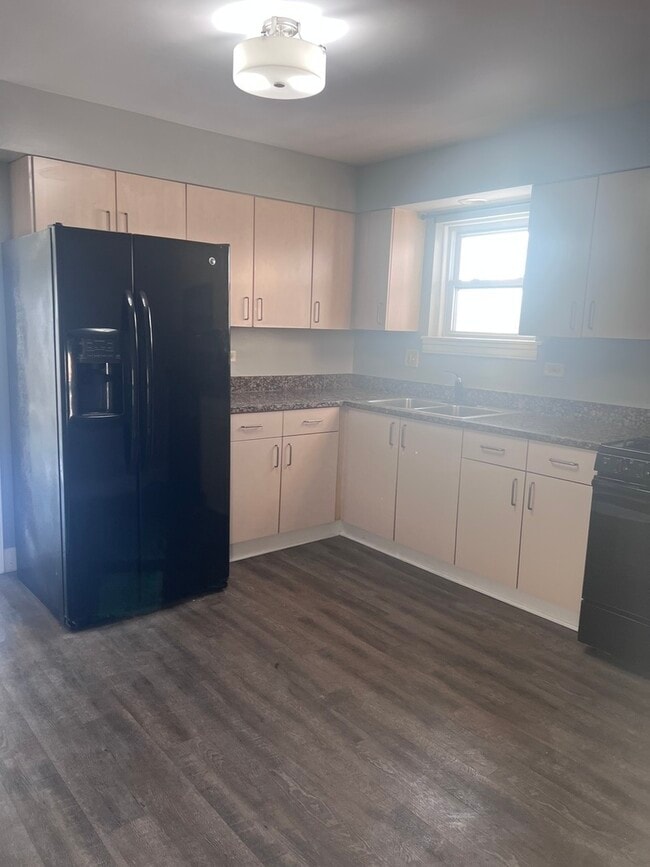 Photo - 664 Sibley Blvd