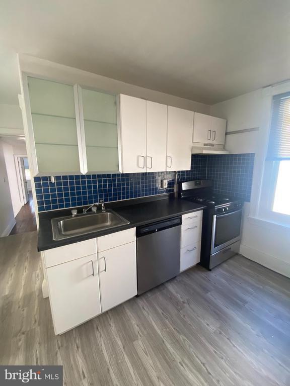 Building Photo - 3700 Midvale Ave Unit 2