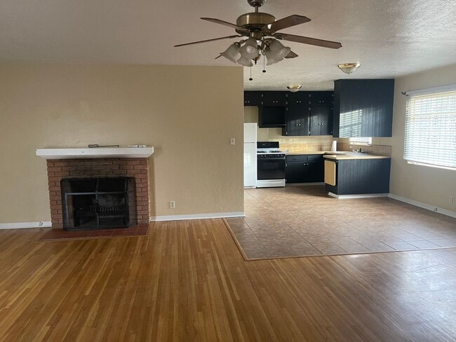 Photo - 5216 Los Arboles Ave NE