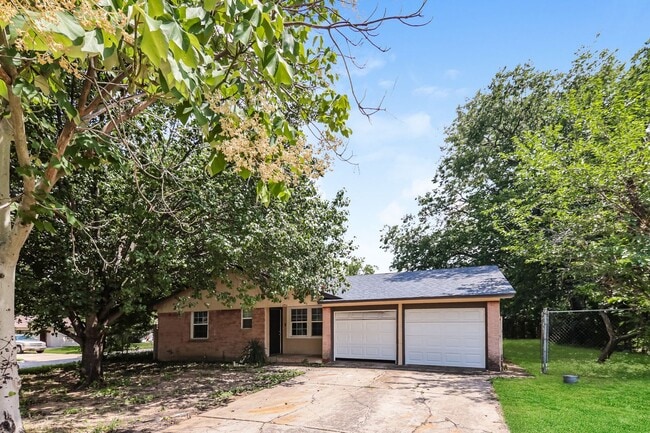Building Photo - 3 BR/1.5BA | Newly Renovated Single Family Home | 1-Car Covered Parking| Large backyard!
