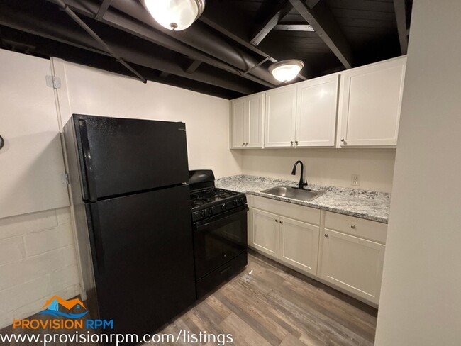 Photo - 2916 Cornwall Rd