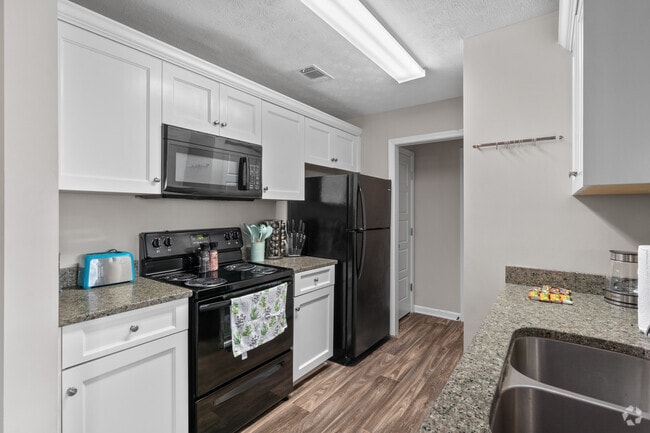 Full Kitchen - Legends at Armour Avenue Rental