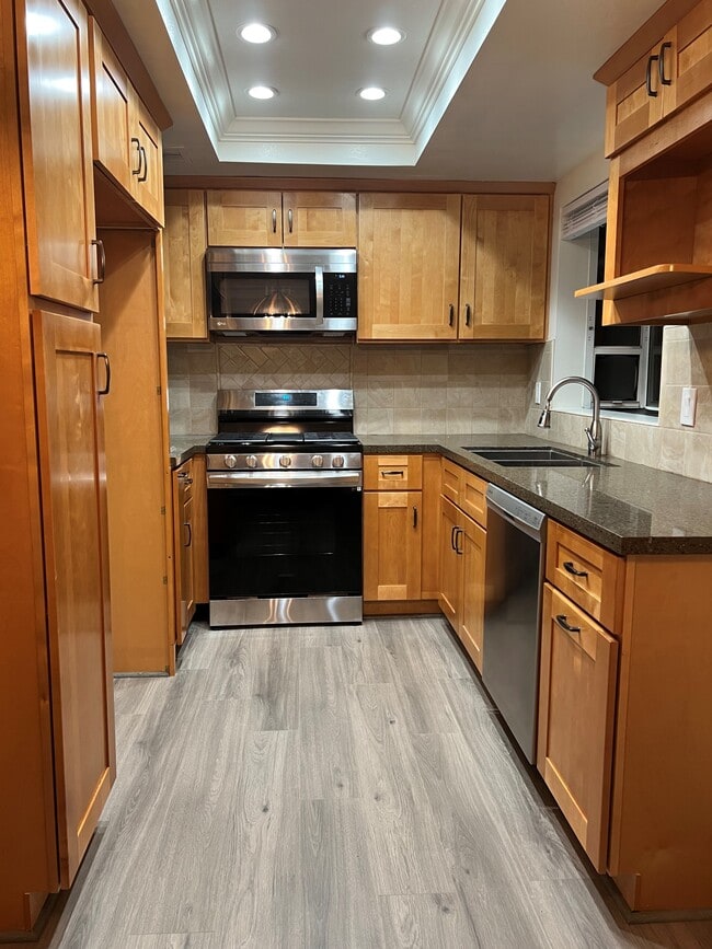 New Appliances - 19808 Sandpiper Plz Unit 0