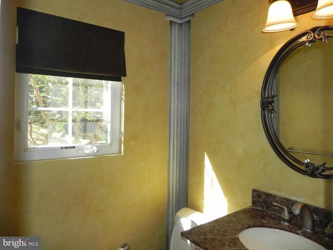 Photo - 33 Hampton Ct