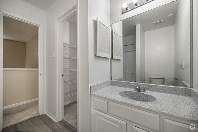 2BR, 1.5BA - 1,080SF - Primary Bathroom