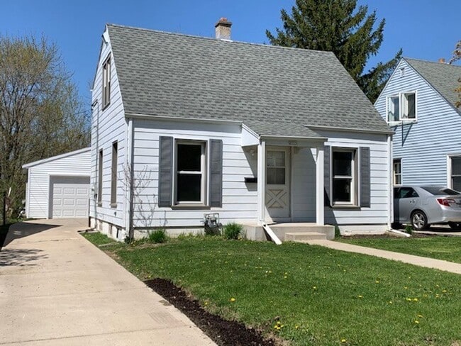 Photo - West Allis 3 bedroom 1 bath 2.5 car garage