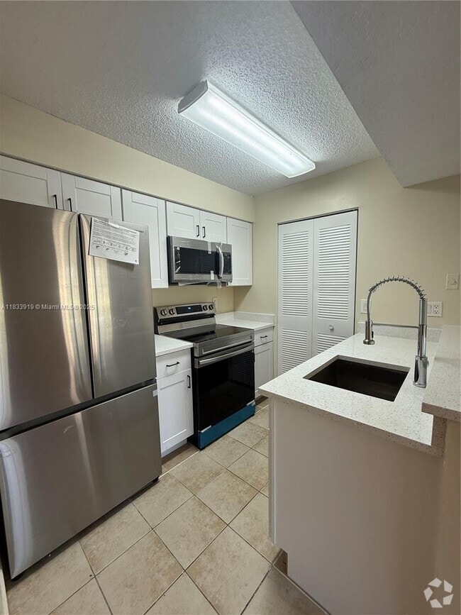 Building Photo - 1261 SW 46th Ave Unit 2007 Rental