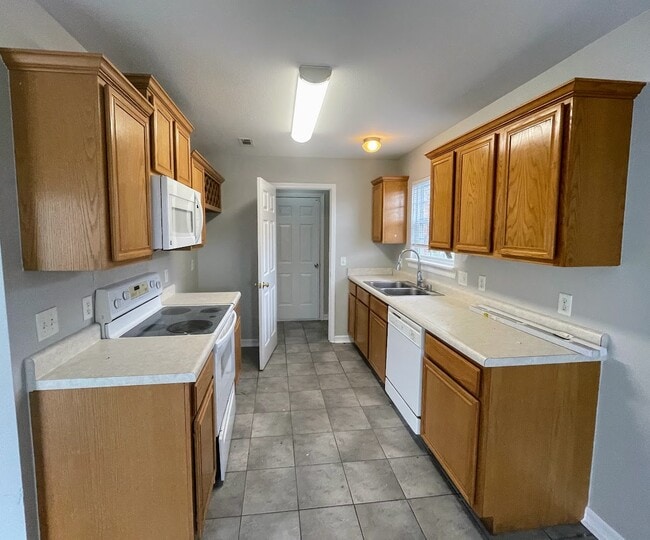 Photo - 905 SW Cheyenne Dr