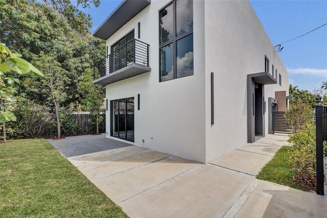 Photo - 2421 SW 16th Ter