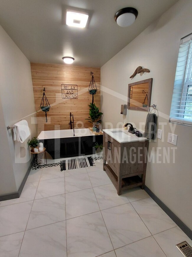 Photo - Stunning 3 Bedroom in Forsyth!