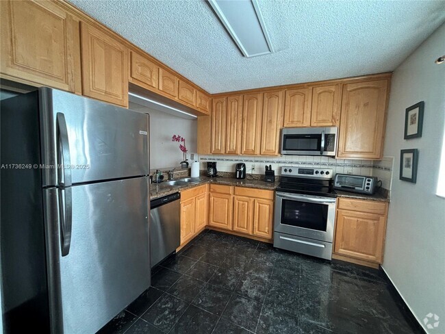 Building Photo - 1435 SW 119th Ct Rental