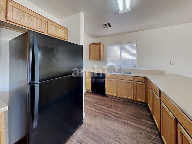 Photo - 10625 W Pomo St