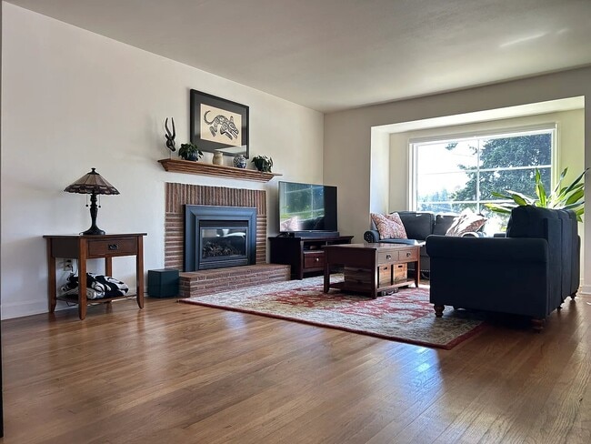 Photo - 14910 5th Ave NE