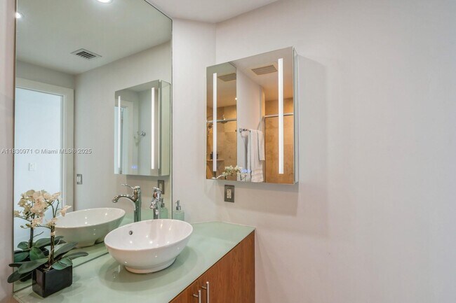 Photo - 315 NE 3rd Ave Unidad 1602