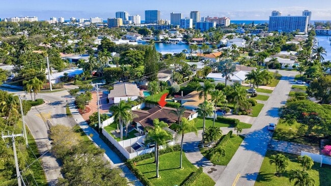 Building Photo - 2601 NE 8th Ct