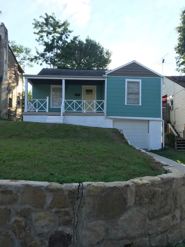 Photo - 227 Green Oak Dr House